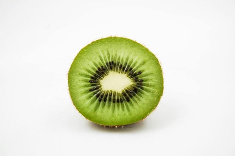 Unlocking the Power of Kiwi: Benefits, Vitamins, and Daily Uses